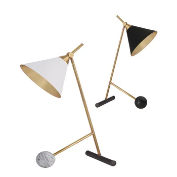 Nowoczesna minimalistyczna lampa metaliczne lampa projektant kreatywny żelazny uchwyt do czytania marmurowe stołowe lampy w stylu art-deco