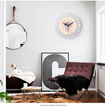 Stolik, lampa, kinkiet zegara w sypialni, kreatywny dekoracyjna lampa podwieszana lampa na tle telewizora, ściana w salonie, plac